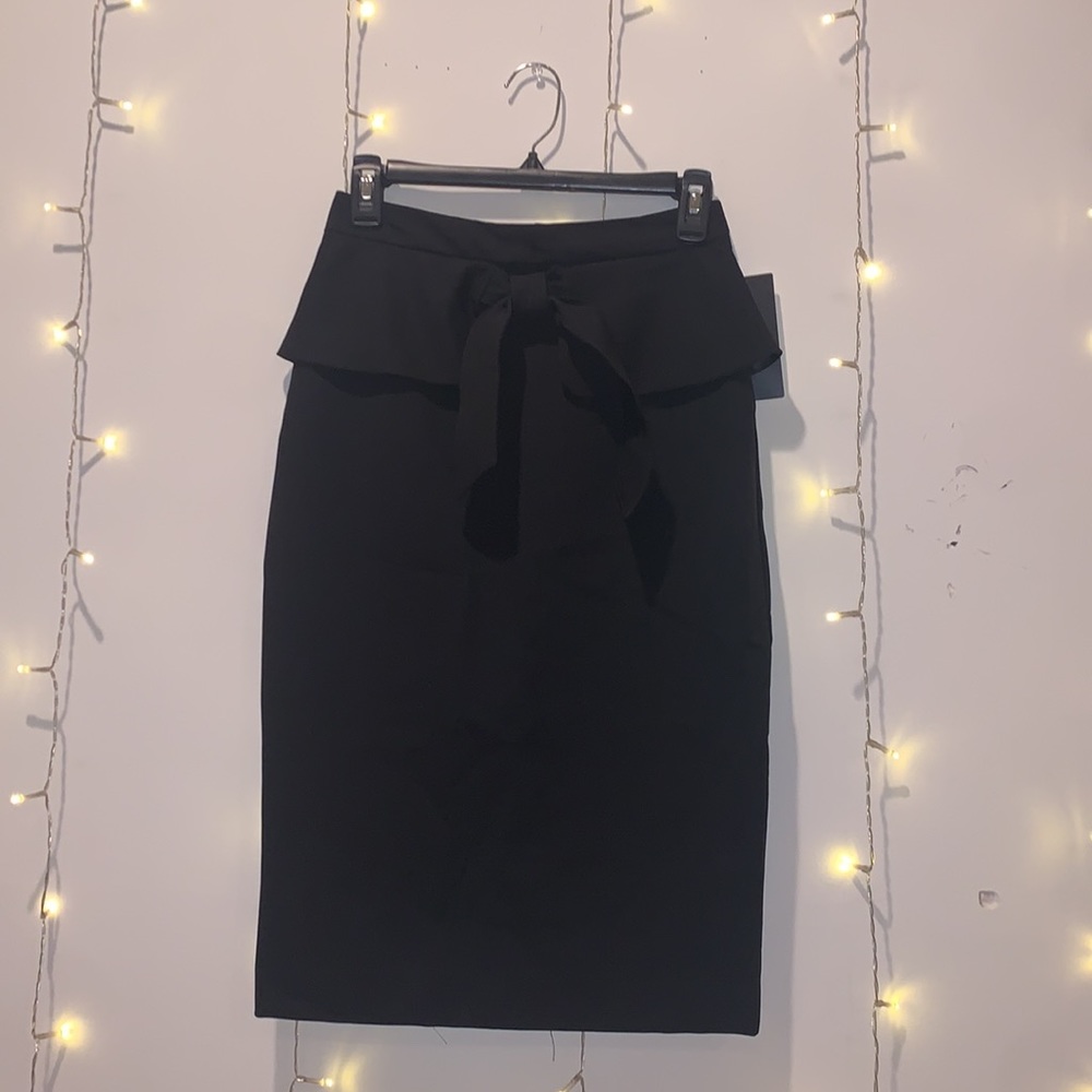 NWT Zara Black pencil skirt w front tie. Size small.
